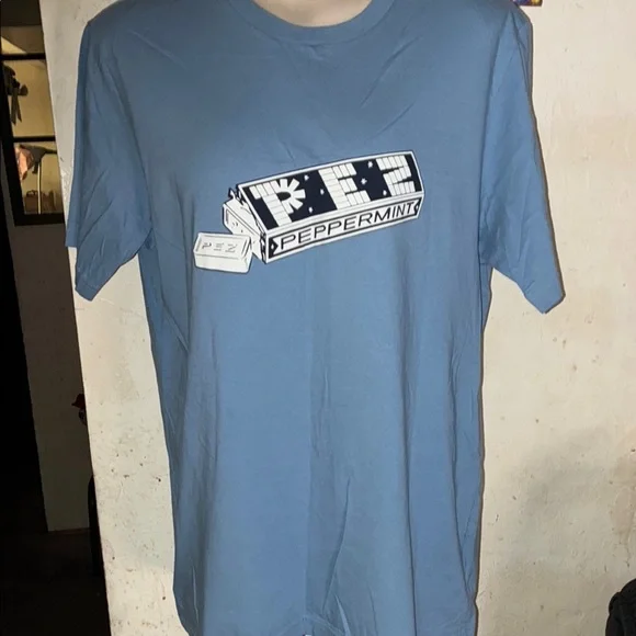 💥 Uniqlo Blue Peppermint Graphic Tee - Picture 1 of 6